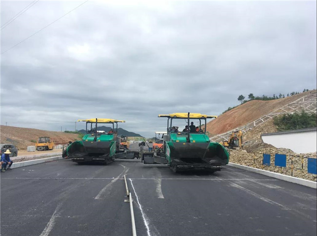 景德鎮(zhèn)這條道路進(jìn)入瀝青攤鋪階段，機(jī)場直達(dá)景北高鐵站的“最后一公里”即將通車