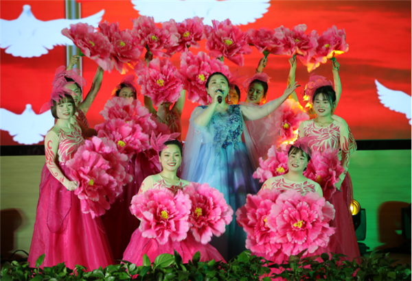 昌南新區(qū)、城投集團(tuán)舉行慶祝2021年元旦文藝匯演