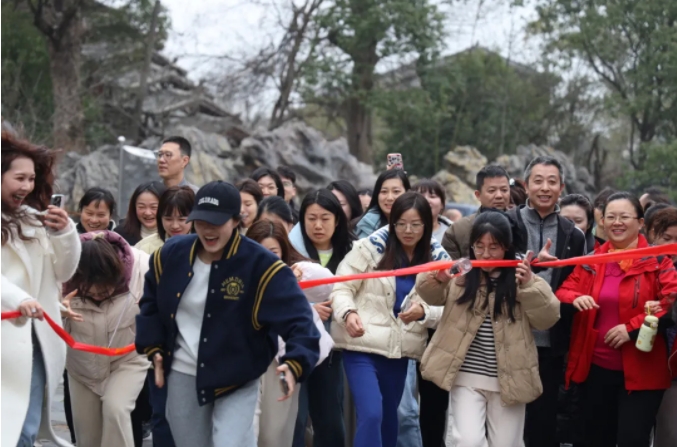 市城投集團(tuán)開展“團(tuán)結(jié)一心 拼搏進(jìn)取 奮戰(zhàn)2025”迎新年登山、健步走活動(dòng)